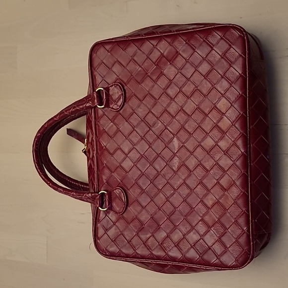 EUC Este Lauder Deep Red Faux Leather "Woven Look" Purse/Handbag - Picture 5 of 15